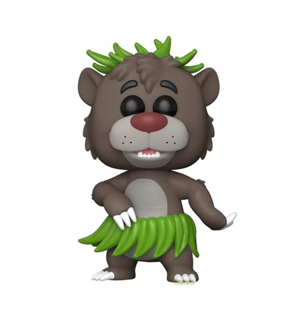 Una figura marrone con gonna d'erba verde e foglie in testa sta in piedi.