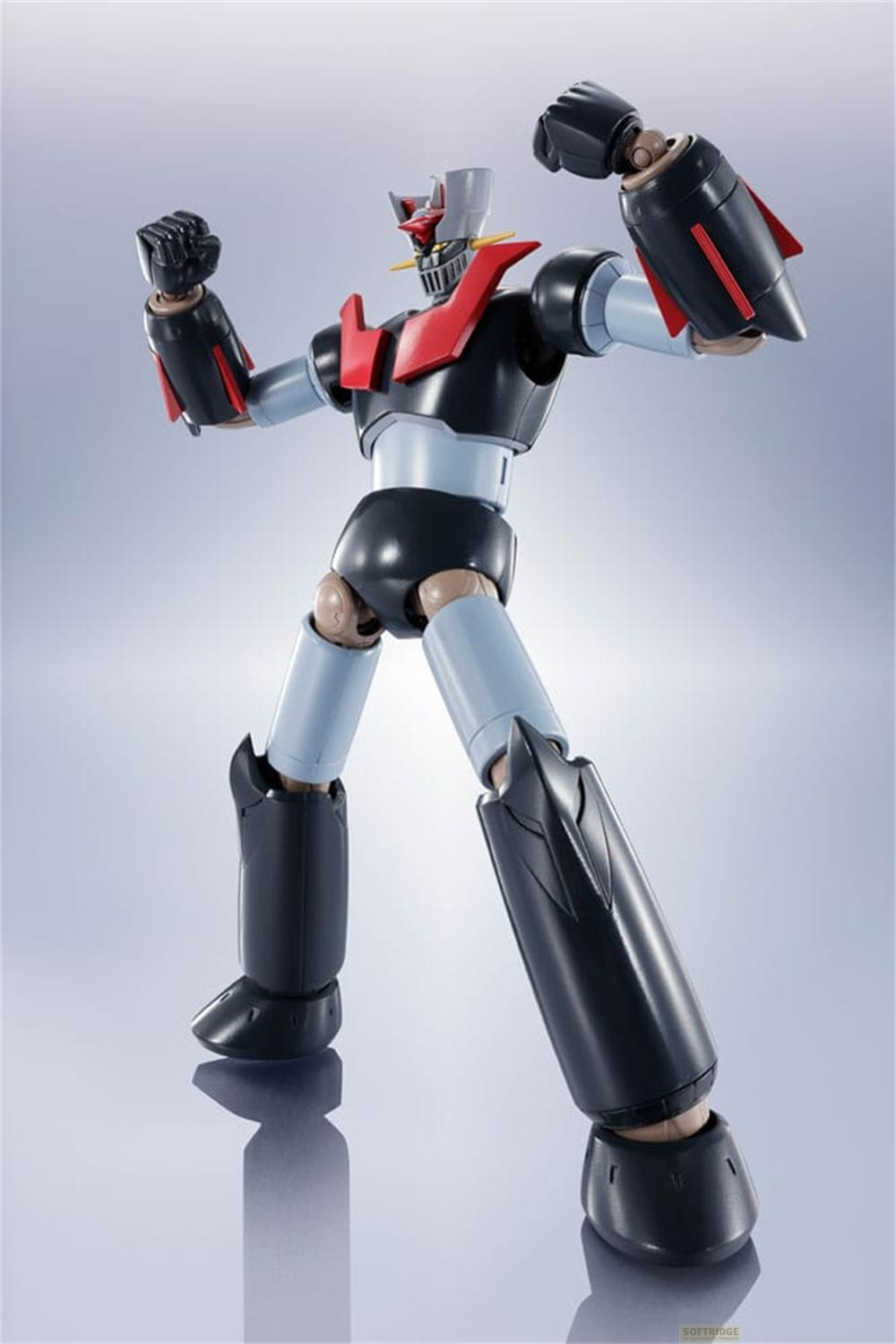 Un robot nero con corazza rossa e gambe blu sta con pugni alzati.