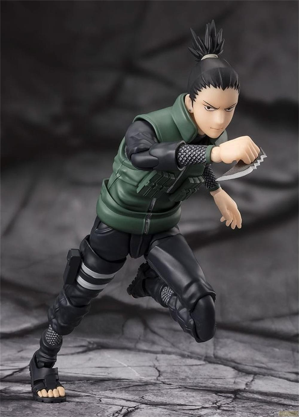Action figure di Shikamaru Nara in posa dinamica, impugna un kunai.
