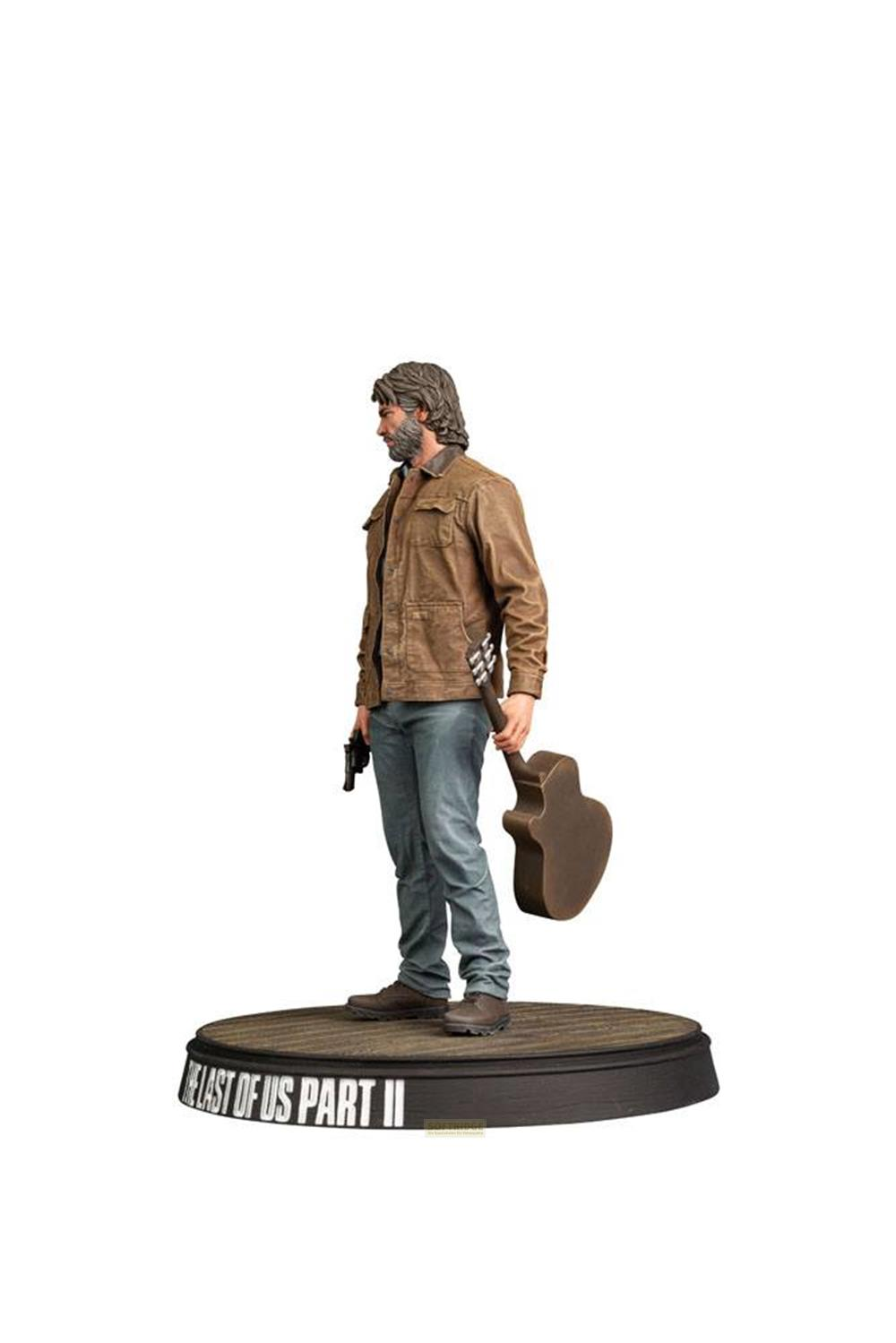 Figura con chaqueta marrón, vaqueros y guitarra sobre base.