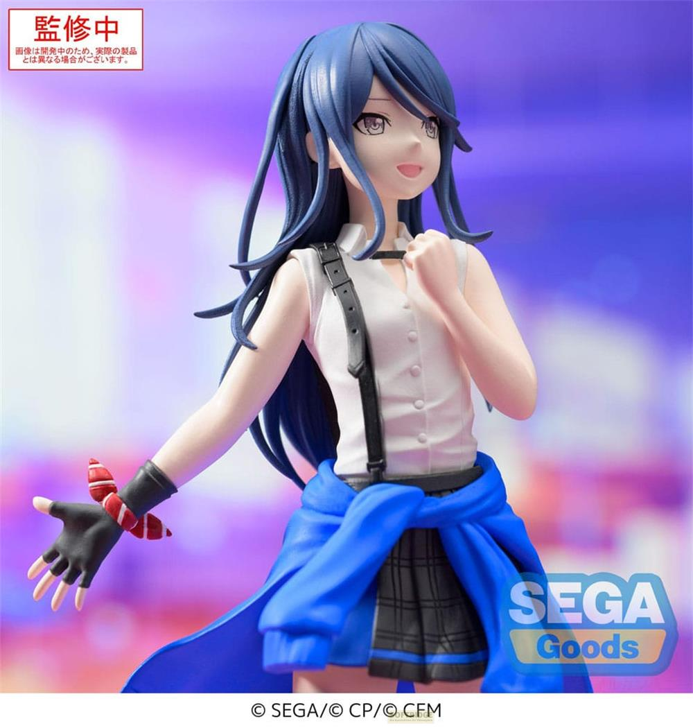 Anime-Figur eines Mädchens mit blauen Haaren, weißem Hemd, kariertem Rock und blauer Jacke.