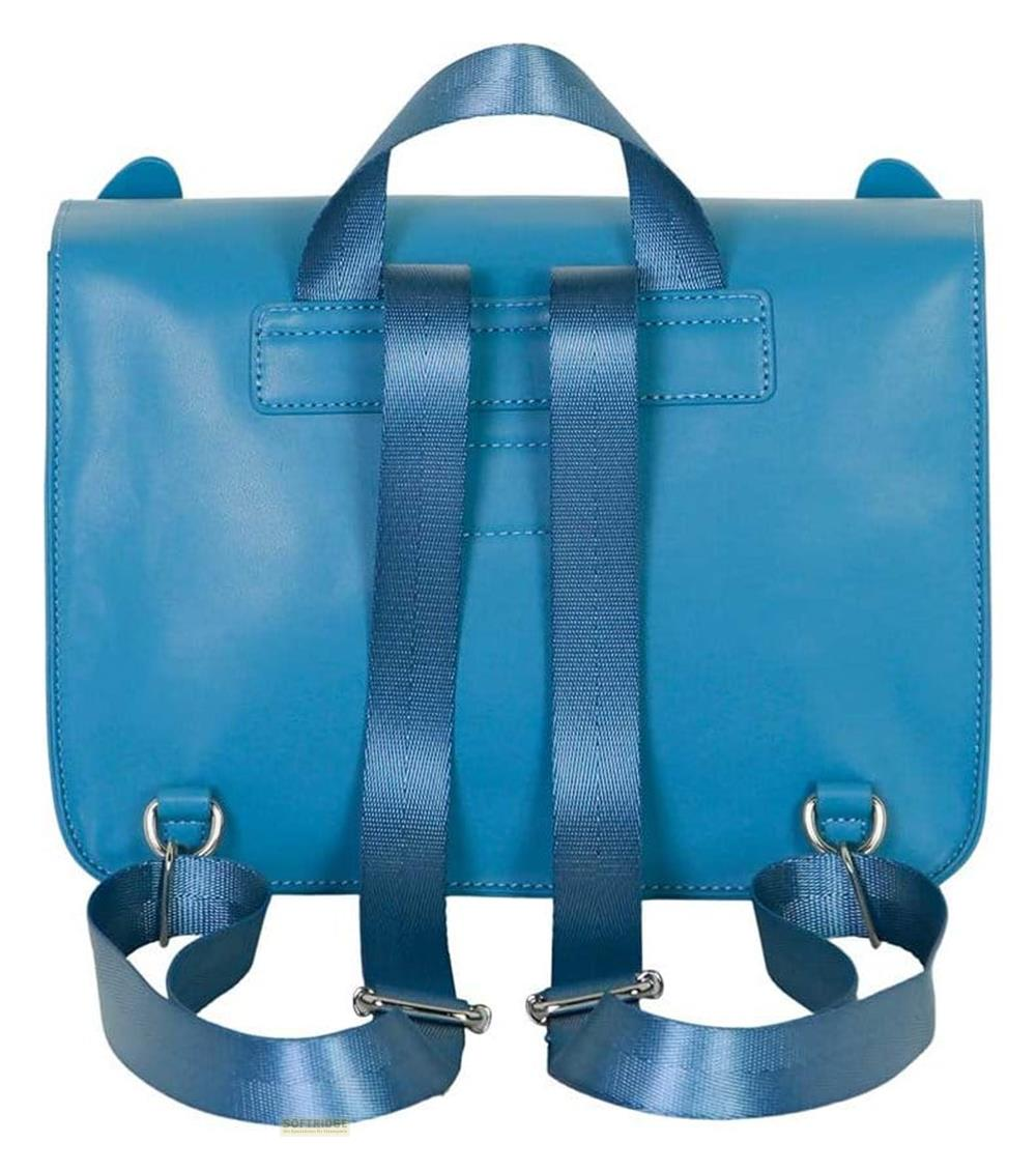 Vista trasera de una mochila azul con correas azules y hebillas plateadas.