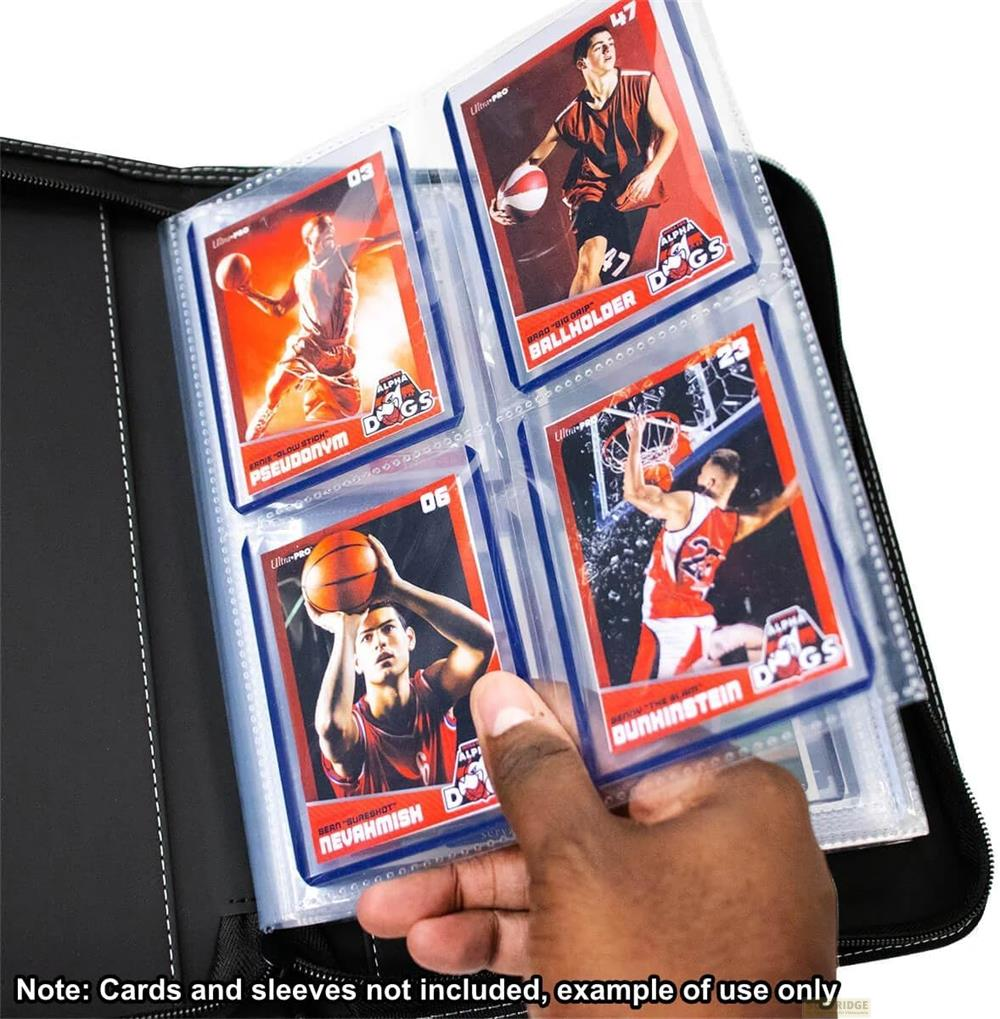 Ein Binder mit vier Basketballkarten, die Spieler in Aktion zeigen.