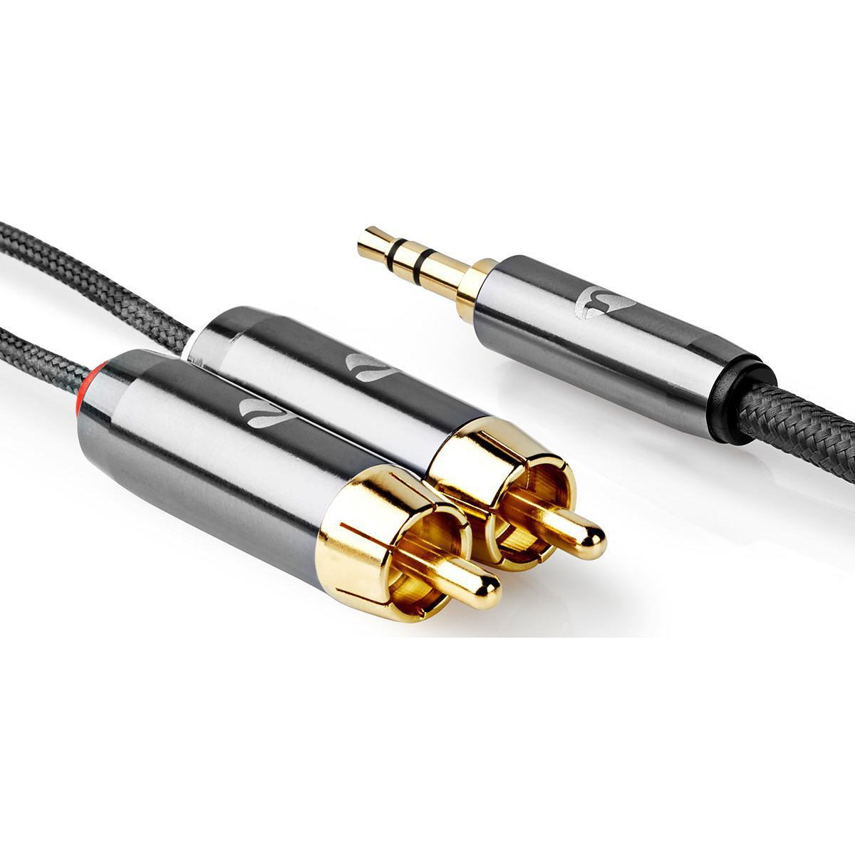 Een kabel met twee RCA-stekkers en één 3,5 mm jackplug.