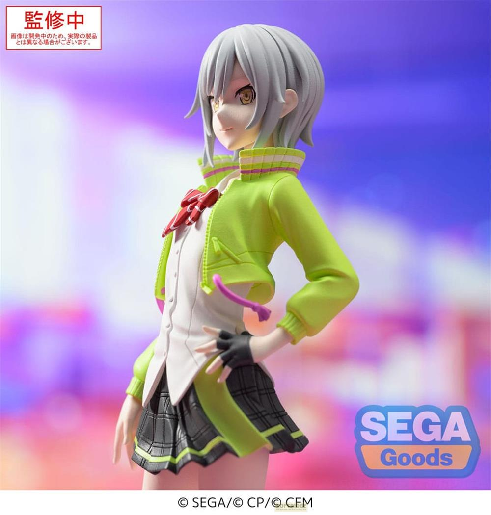 Eine Anime-Figur mit grauem Haar, die eine grüne Jacke und einen karierten Rock trägt.