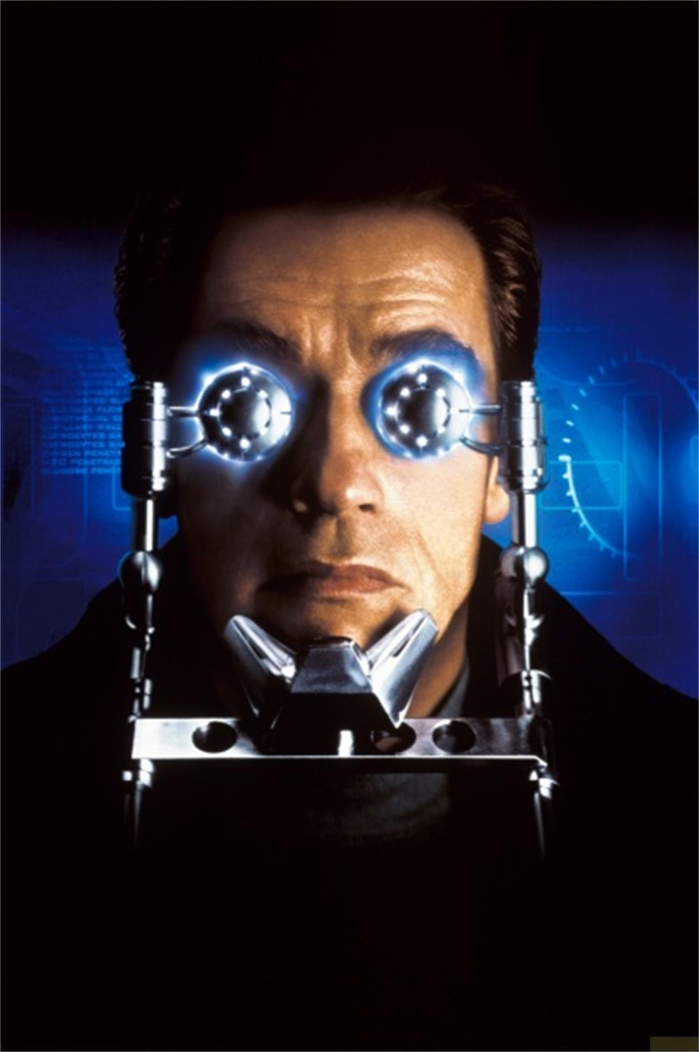 Homme portant des lunettes bleues lumineuses sur fond bleu.