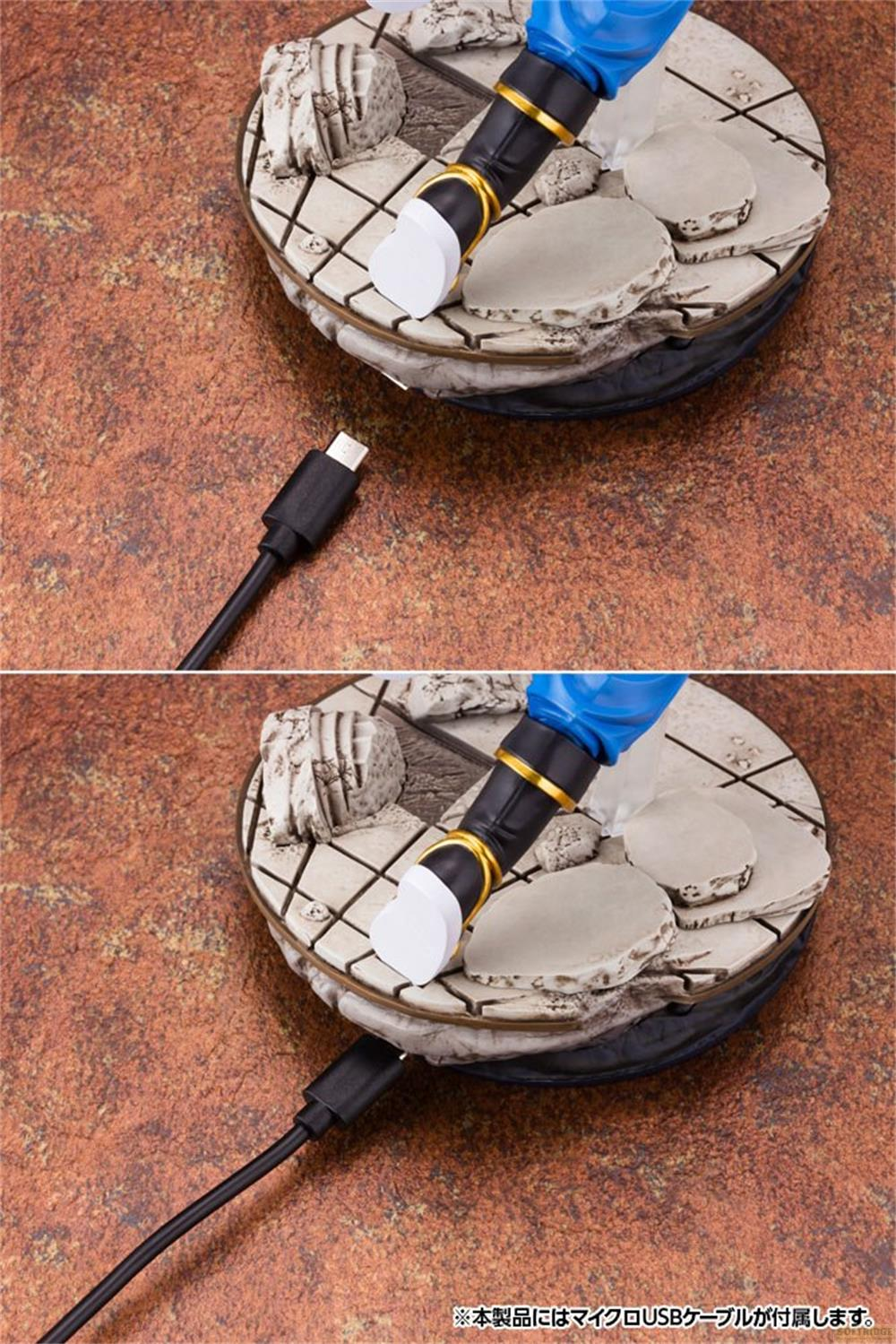 Eine Figur mit blauen und schwarzen Kleidern auf einer runden Basis mit einem USB-Kabel.
