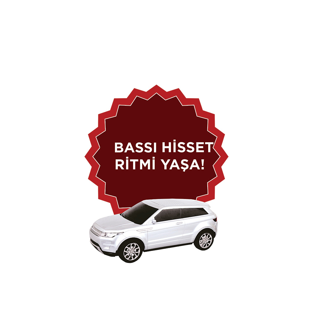 Beyaz SUV, üzerinde Türkçe metin olan kırmızı yıldızın önünde.