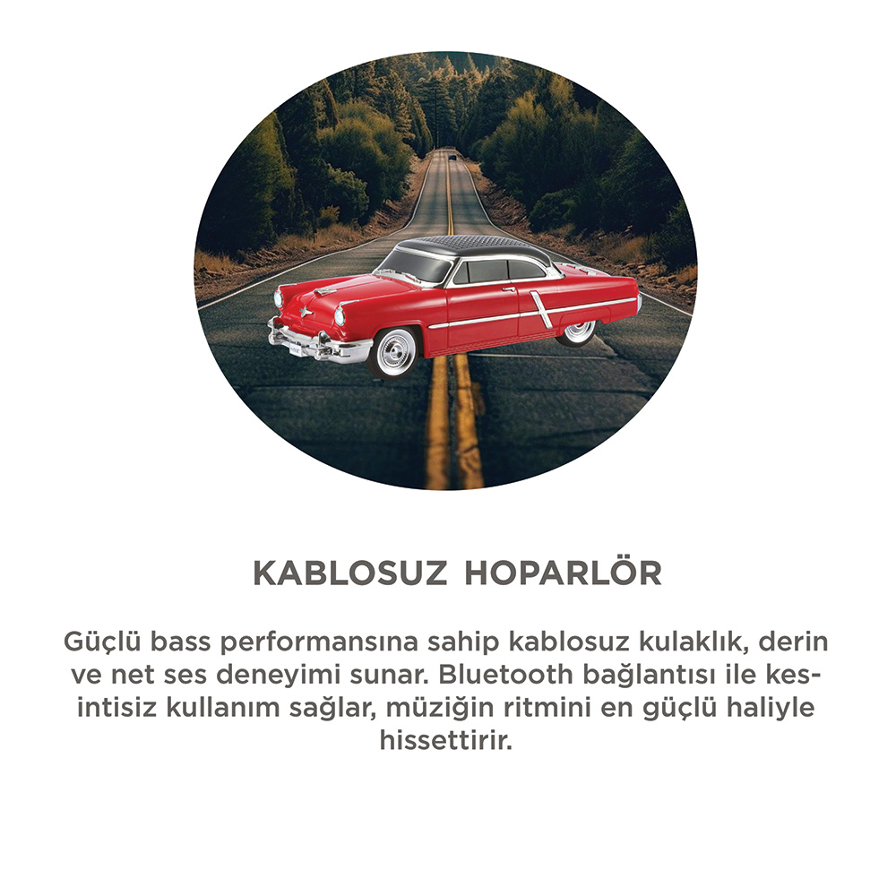 Kırmızı eski model bir araba ormanlık bir yolda gidiyor.