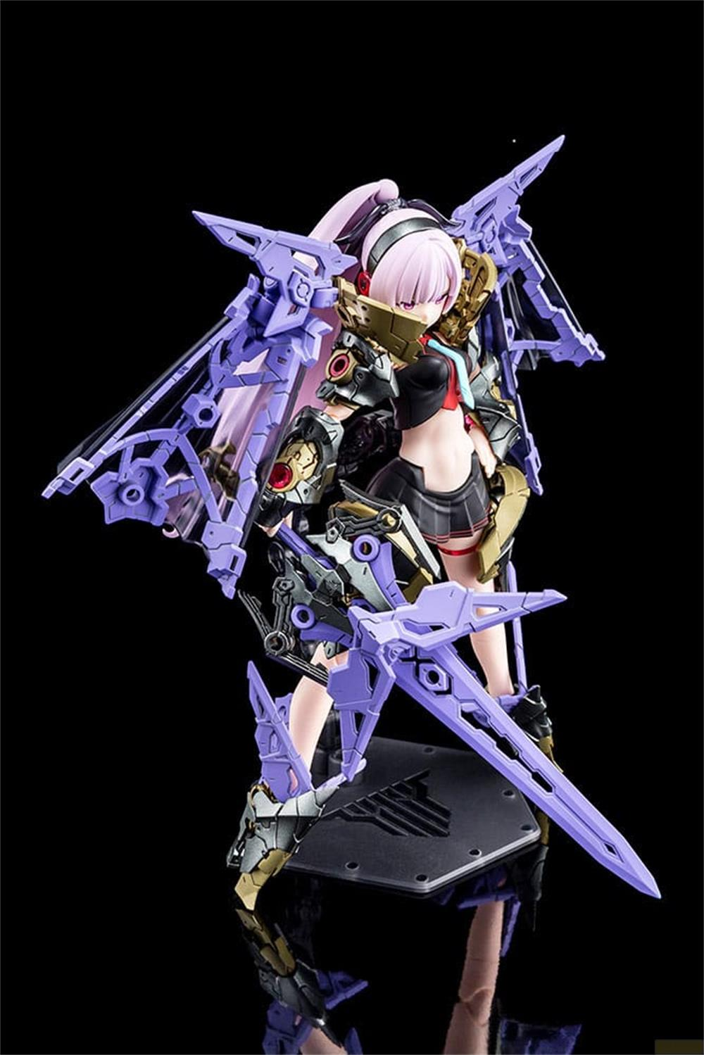 Figurine style anime aux cheveux violets, costume mécanique, ailes et épée.