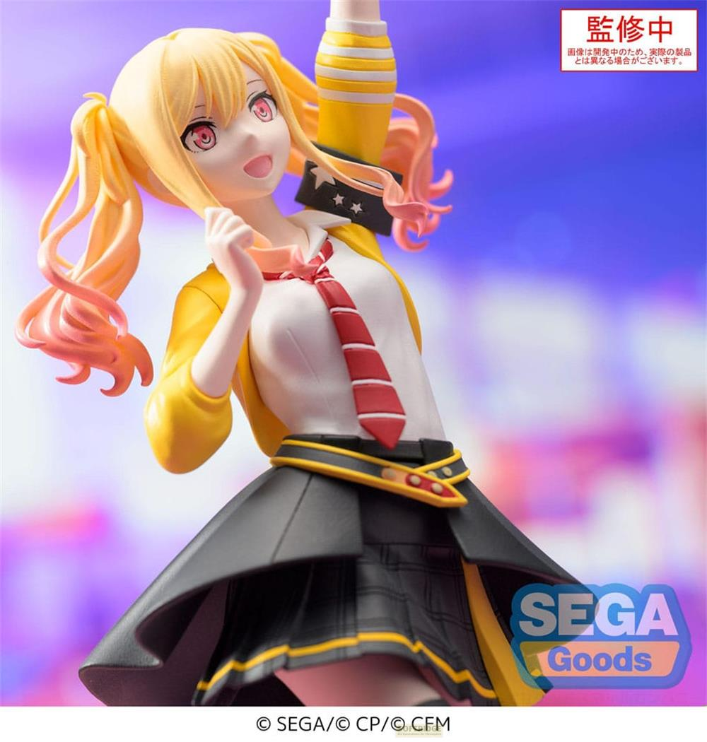 Eine Figur eines Anime-Mädchens mit blonden Zöpfen, gelber Jacke und kariertem Rock.