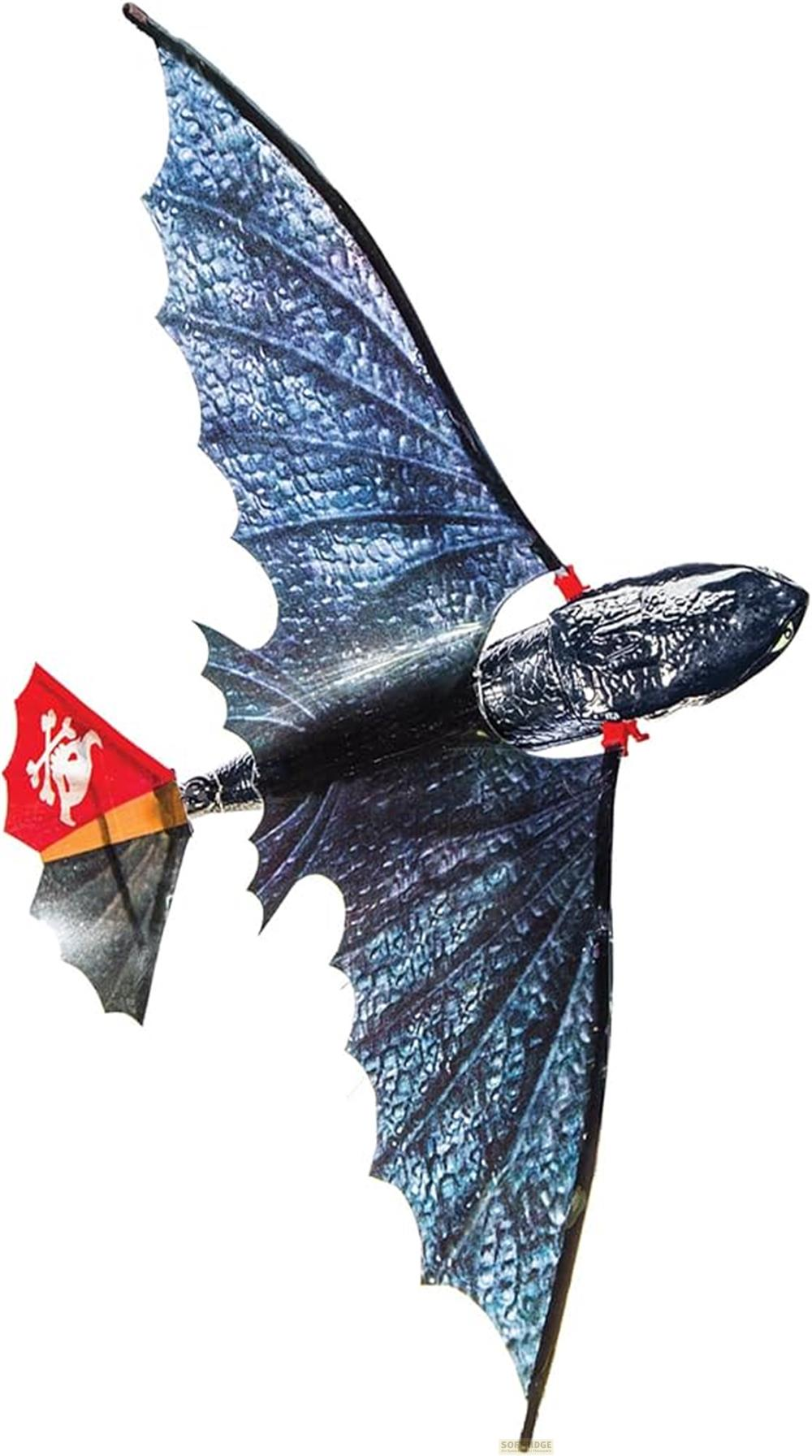 Un aquilone drago nero con accenti rossi e un simbolo di teschio sulla coda.