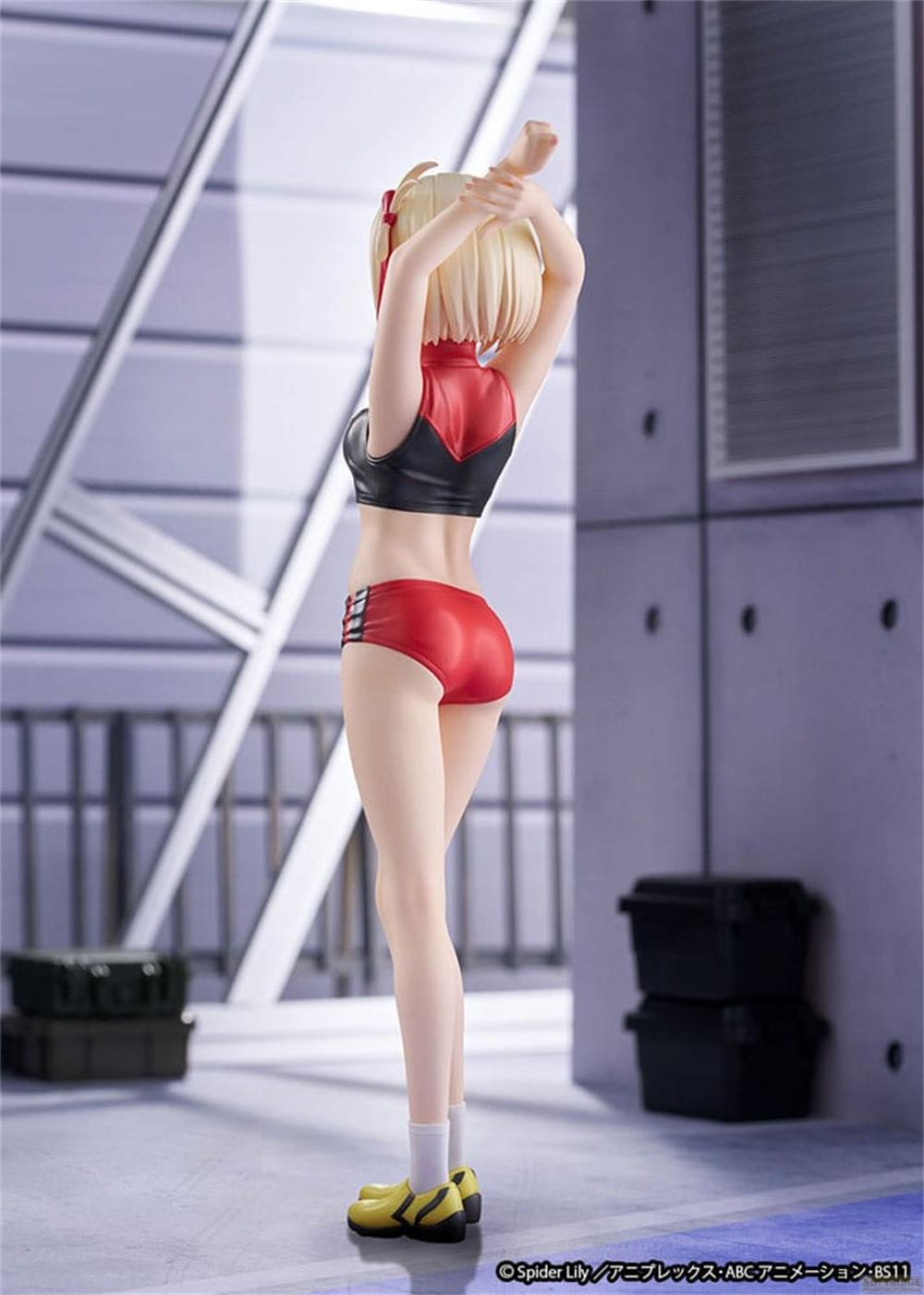 Eine Figur in roter Sportkleidung streckt die Arme hinter dem Kopf.