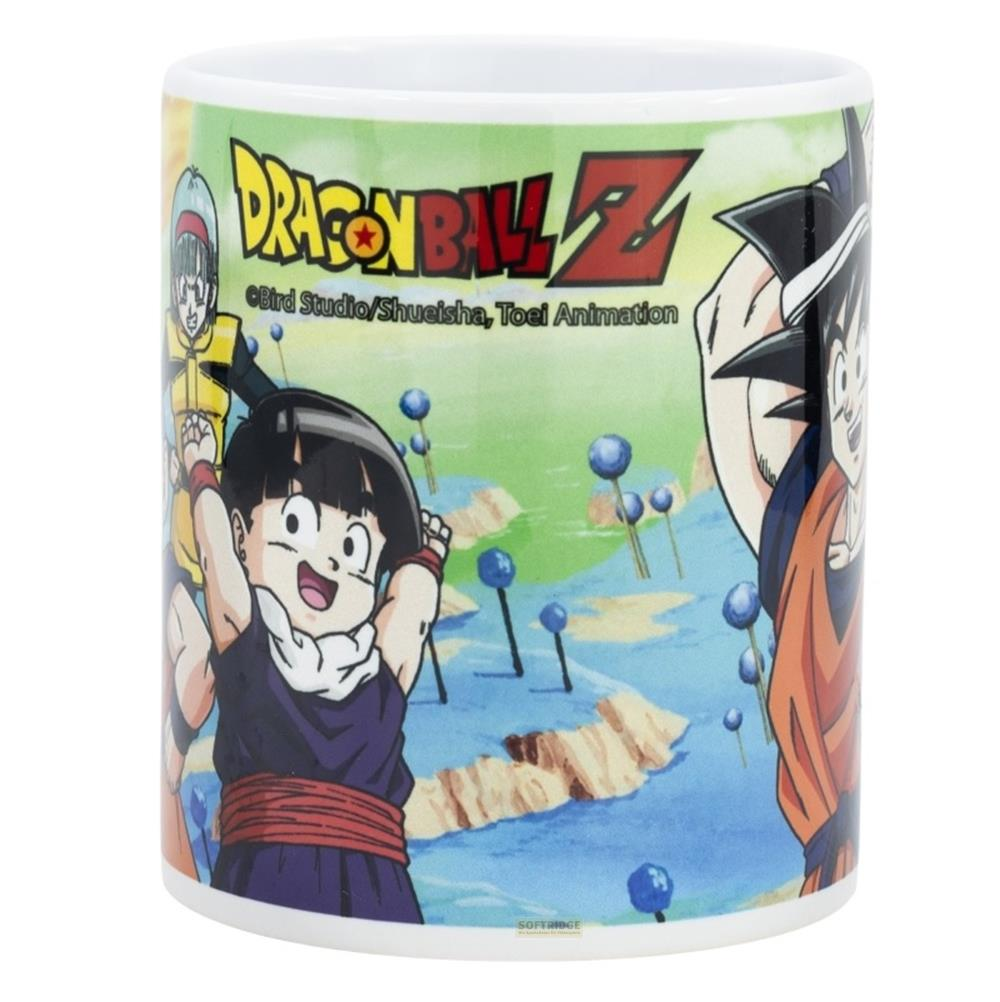 Taza de Dragon Ball Z con Goku, Gohan y Piccolo en un paisaje con orbes azules.