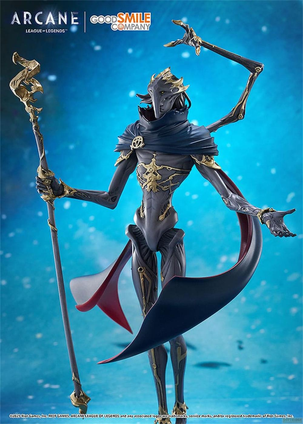 Una figura scura con accenti dorati tiene un bastone su sfondo blu.