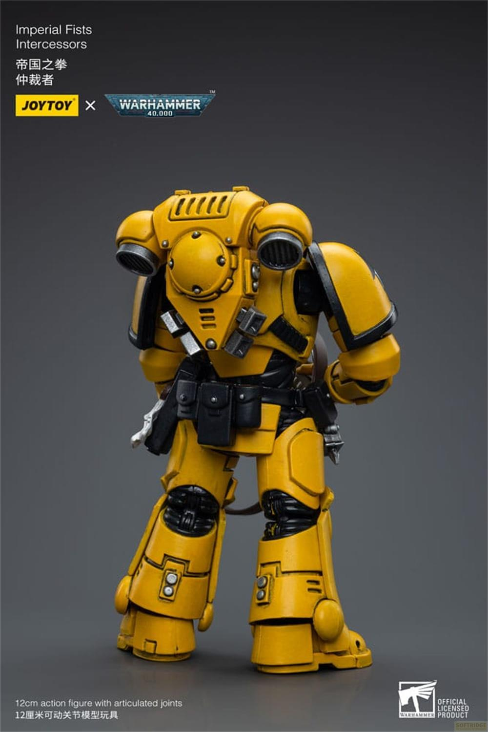 Żółta figurka akcji Warhammer 40,000 z czarnymi detalami.