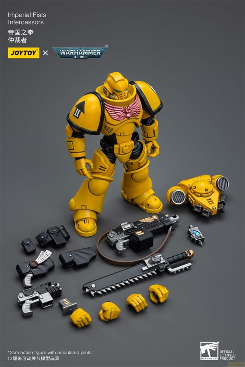 Żółta figurka Warhammer 40k z bronią, częściami pancerza i rękami.