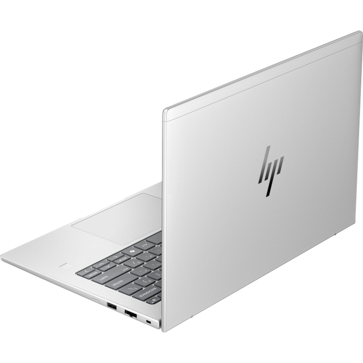Portátil HP plateado con pantalla abierta mostrando teclado y logo.