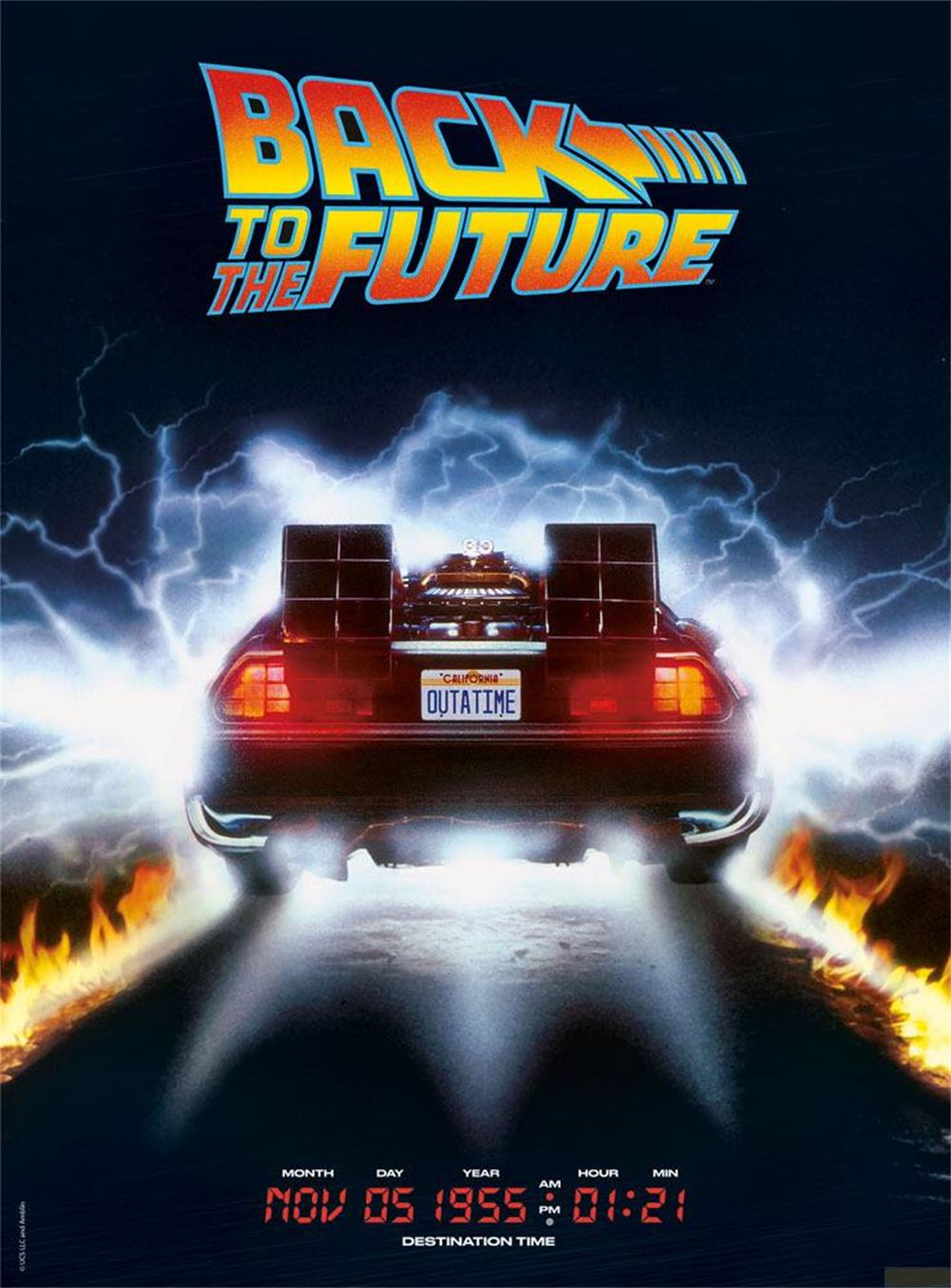 DeLorean-Zeitmaschine rast mit Flammen und Blitzen durch die Nacht.