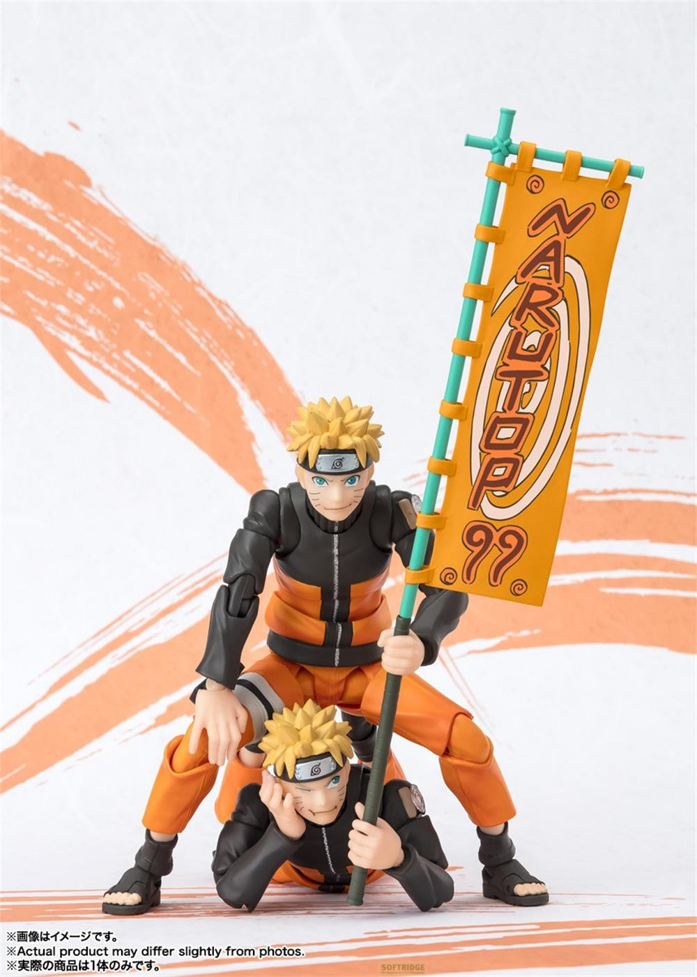Due figure di Naruto, una tiene una bandiera con 'NARUTO'.