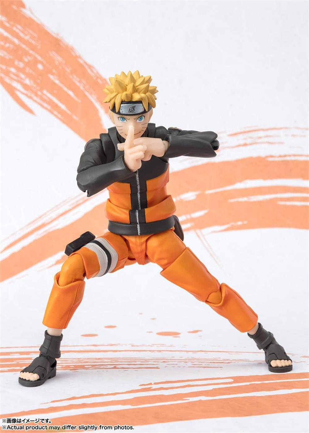 Action figure di Naruto in tenuta arancione con fascia, in posa.
