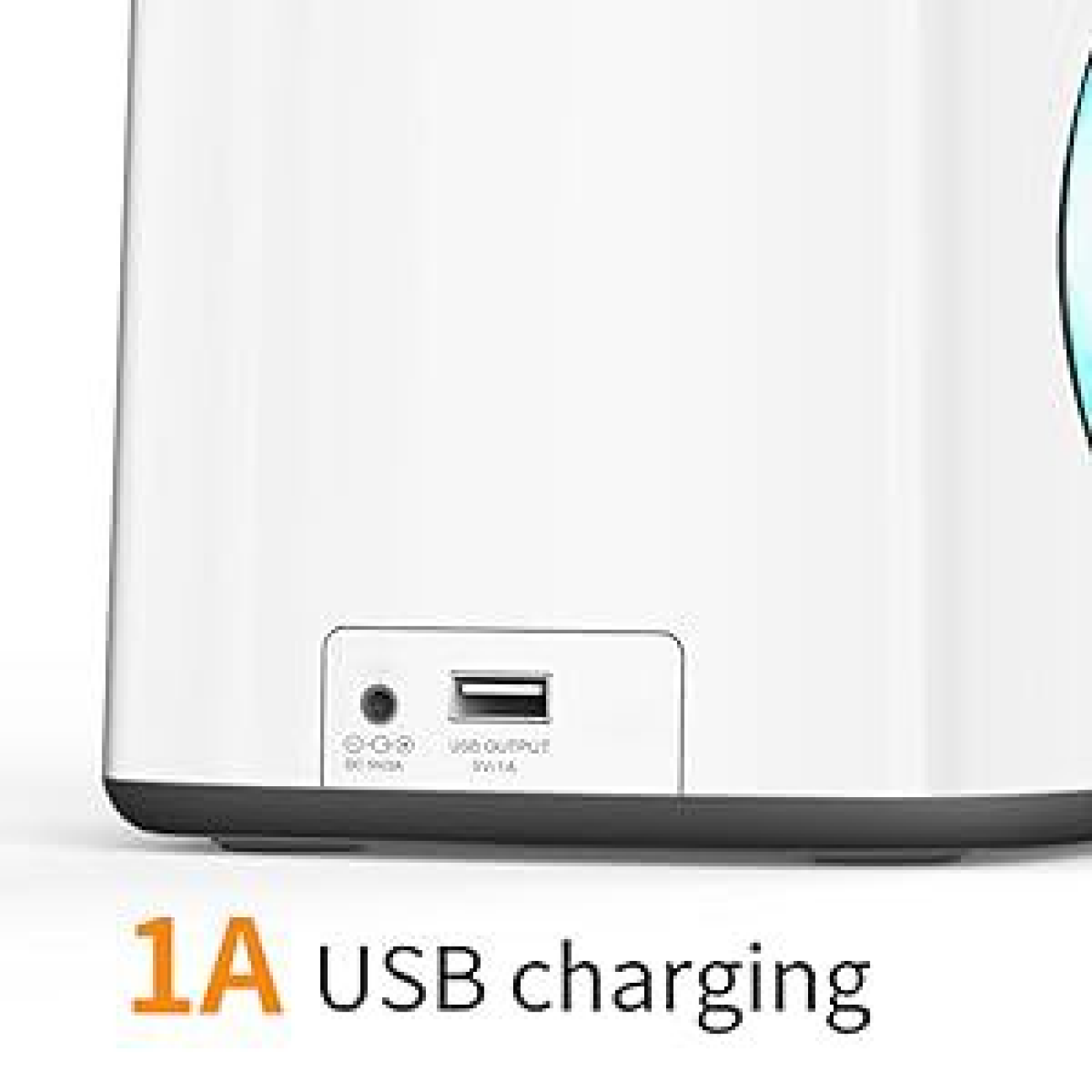 Ein Ausschnitt eines weißen Geräts mit einem USB-Anschluss und der Aufschrift „1A USB charging“.