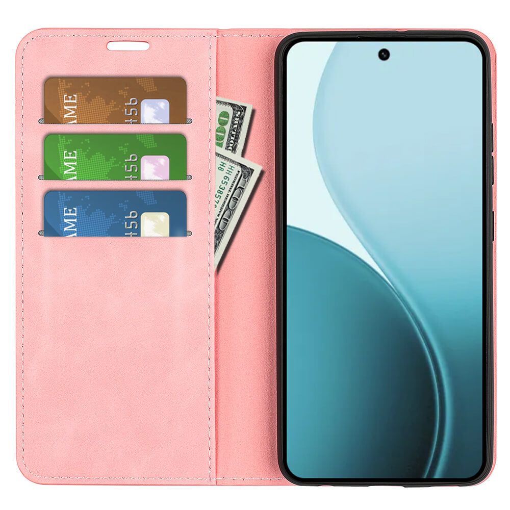 Una custodia rosa per telefono con slot per carte e contanti accanto a uno smartphone.
