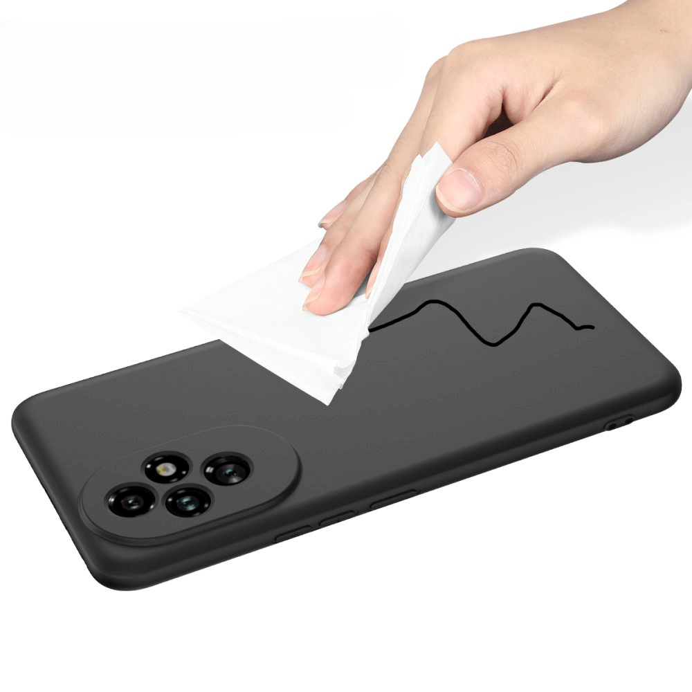 Une main essuie une coque de téléphone noire avec un chiffon blanc, révélant une ligne ondulée.
