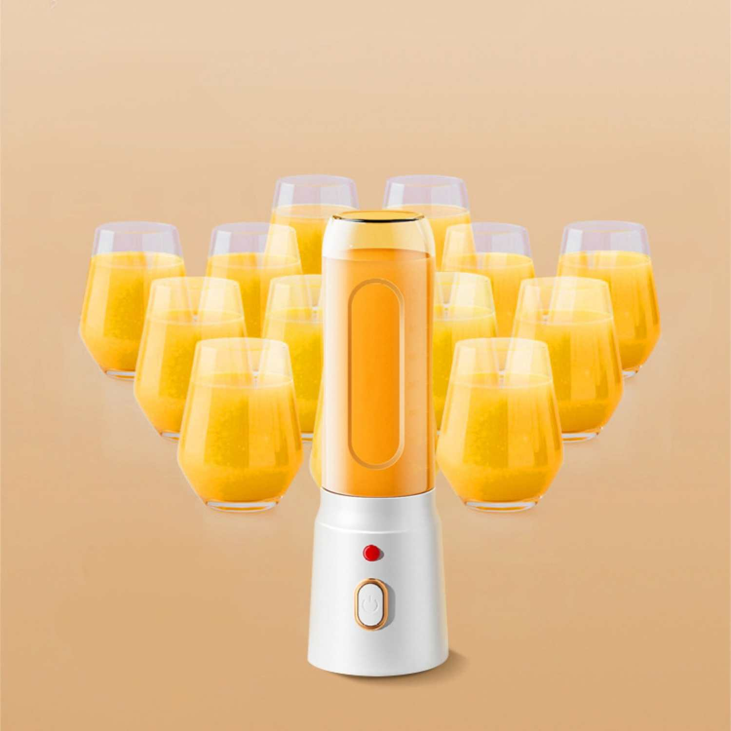 Ein tragbarer Mixer steht vor vielen Gläsern mit gelbem Saft.