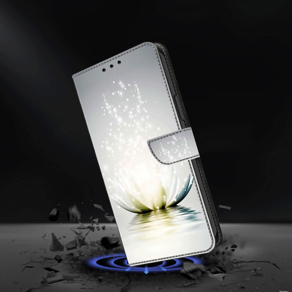 Un étui de téléphone style livre avec un lotus sur l'eau et des lumières scintillantes.