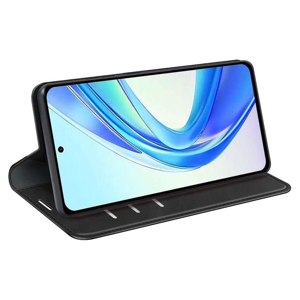 Un téléphone noir dans un étui ouvert avec un fond bleu abstrait.