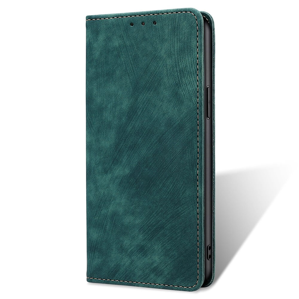 Étui de téléphone vert ouvert, montrant coutures et emplacement caméra.