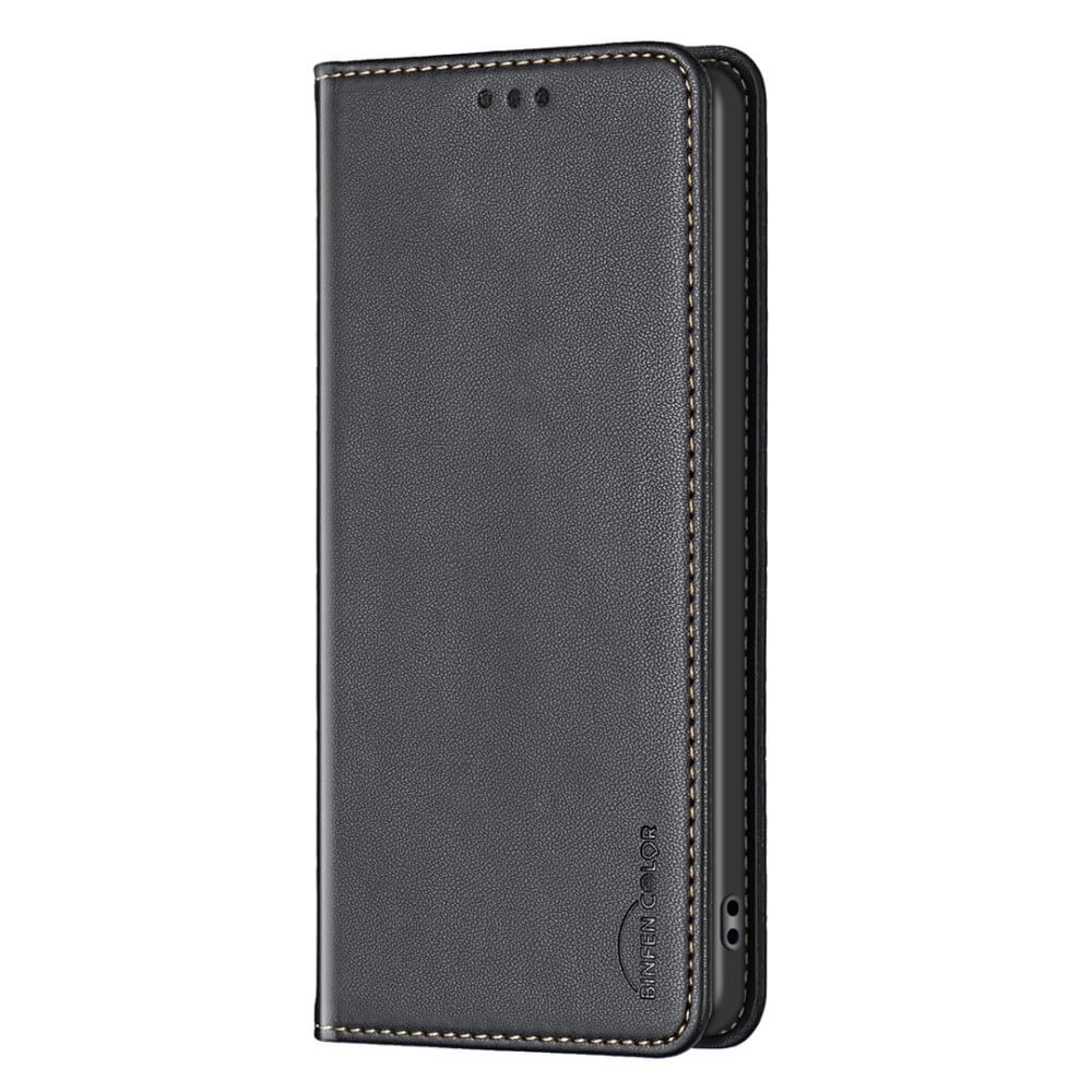 Étui à rabat en cuir noir pour smartphone, avec coutures et logo.