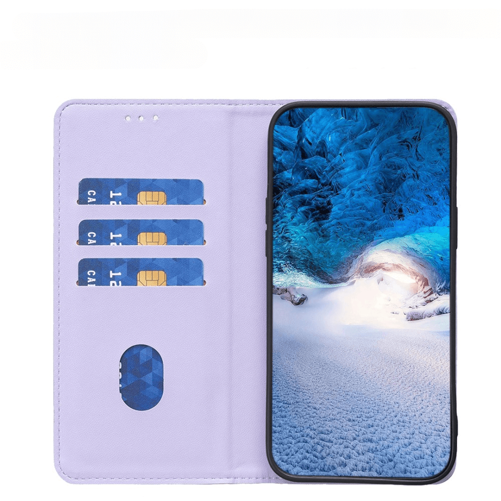 Un étui à rabat lilas avec trois fentes pour cartes et un smartphone affichant un paysage glacé.