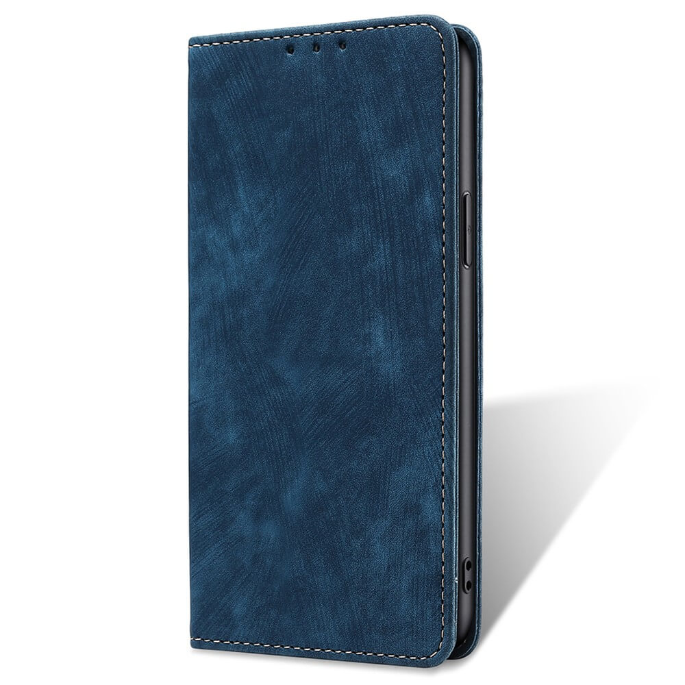 Coque de téléphone bleu foncé avec coutures, vue de côté sur blanc.