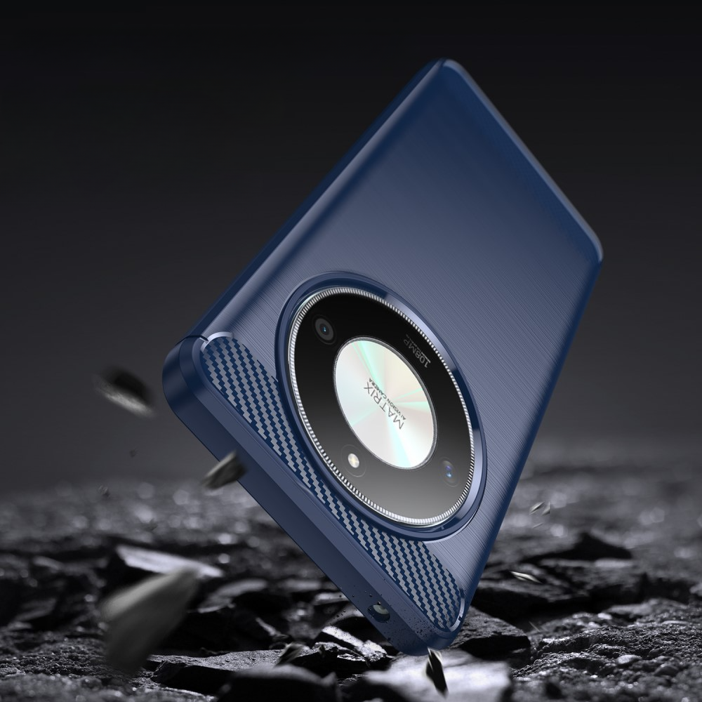 Coque de téléphone bleu foncé avec accents carbone tombant sur des rochers.