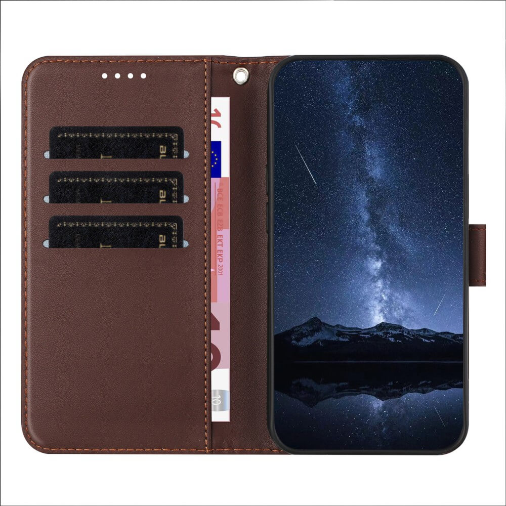 Portefeuille marron avec fentes pour cartes et téléphone affichant un ciel étoilé.