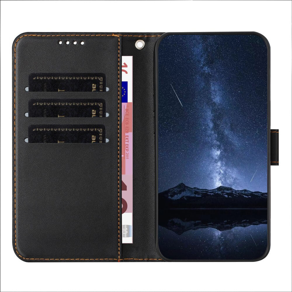 Un étui de téléphone noir avec écran ciel étoilé et trois fentes.
