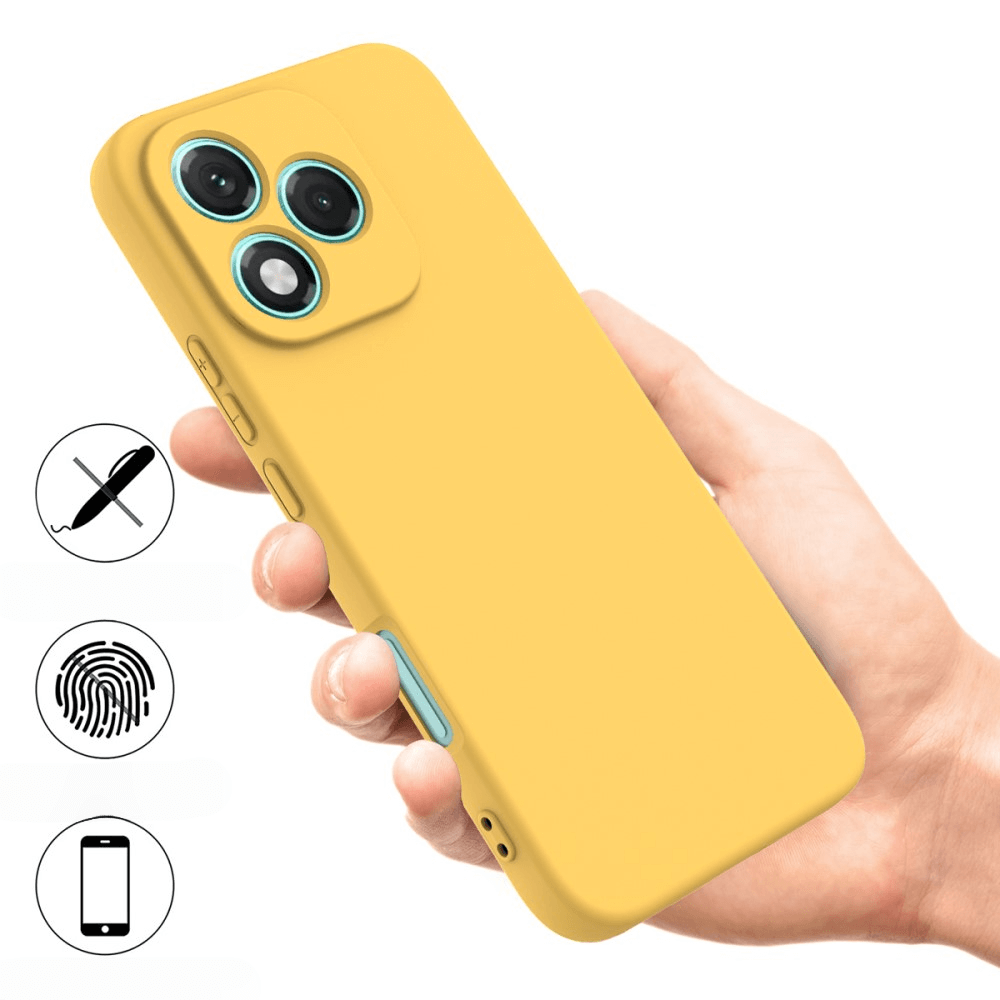 Coque de téléphone jaune avec trois caméras tenue en main.