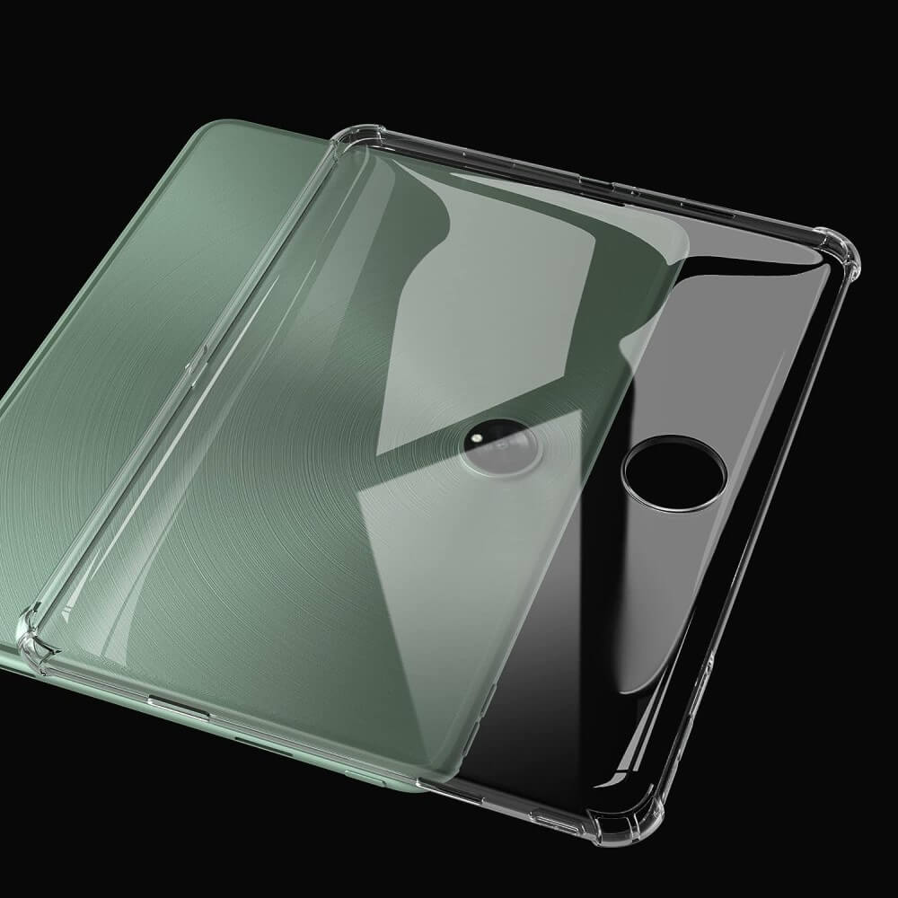 Coque de téléphone verte avec protection transparente, fond noir.