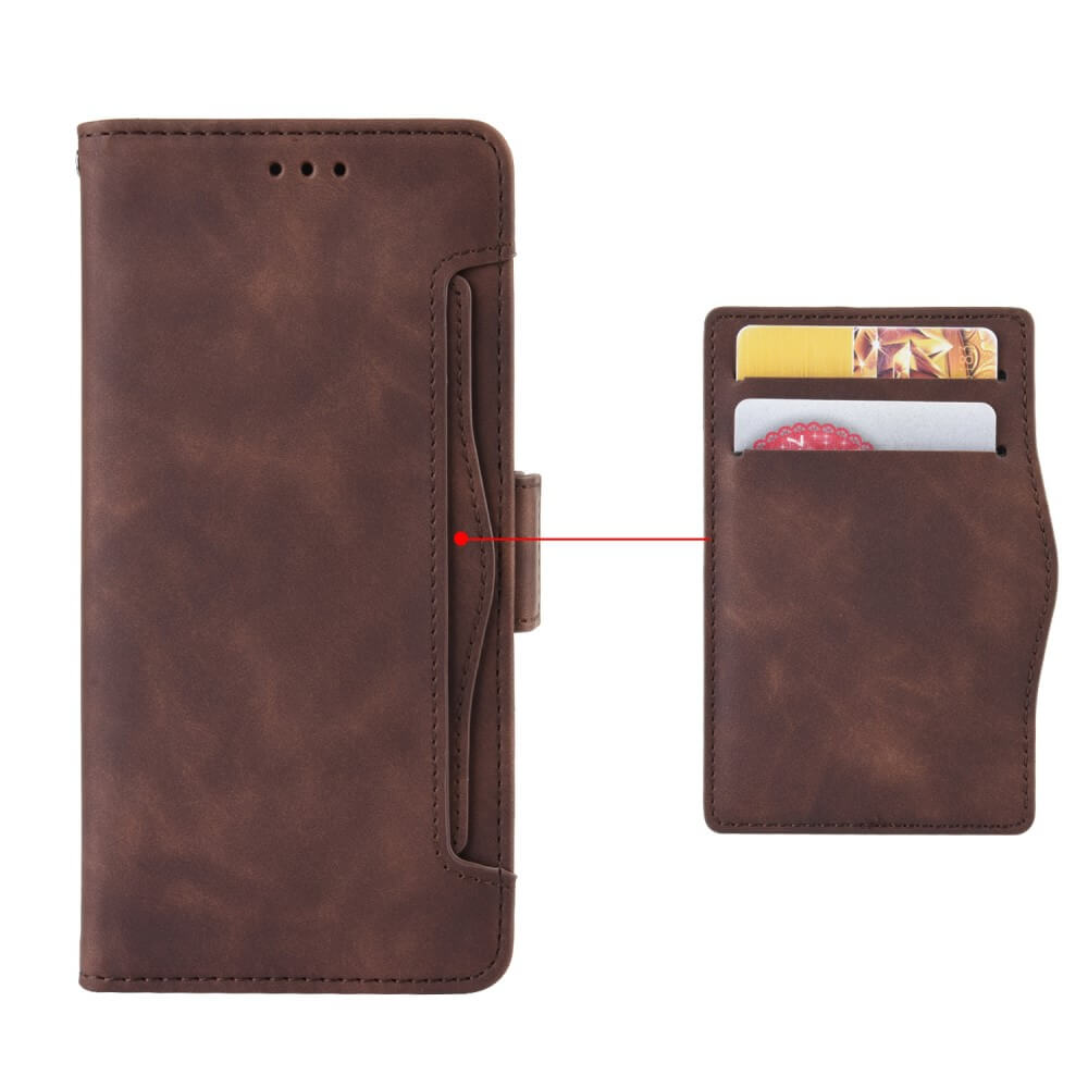 Étui de téléphone en cuir marron avec fentes pour cartes.