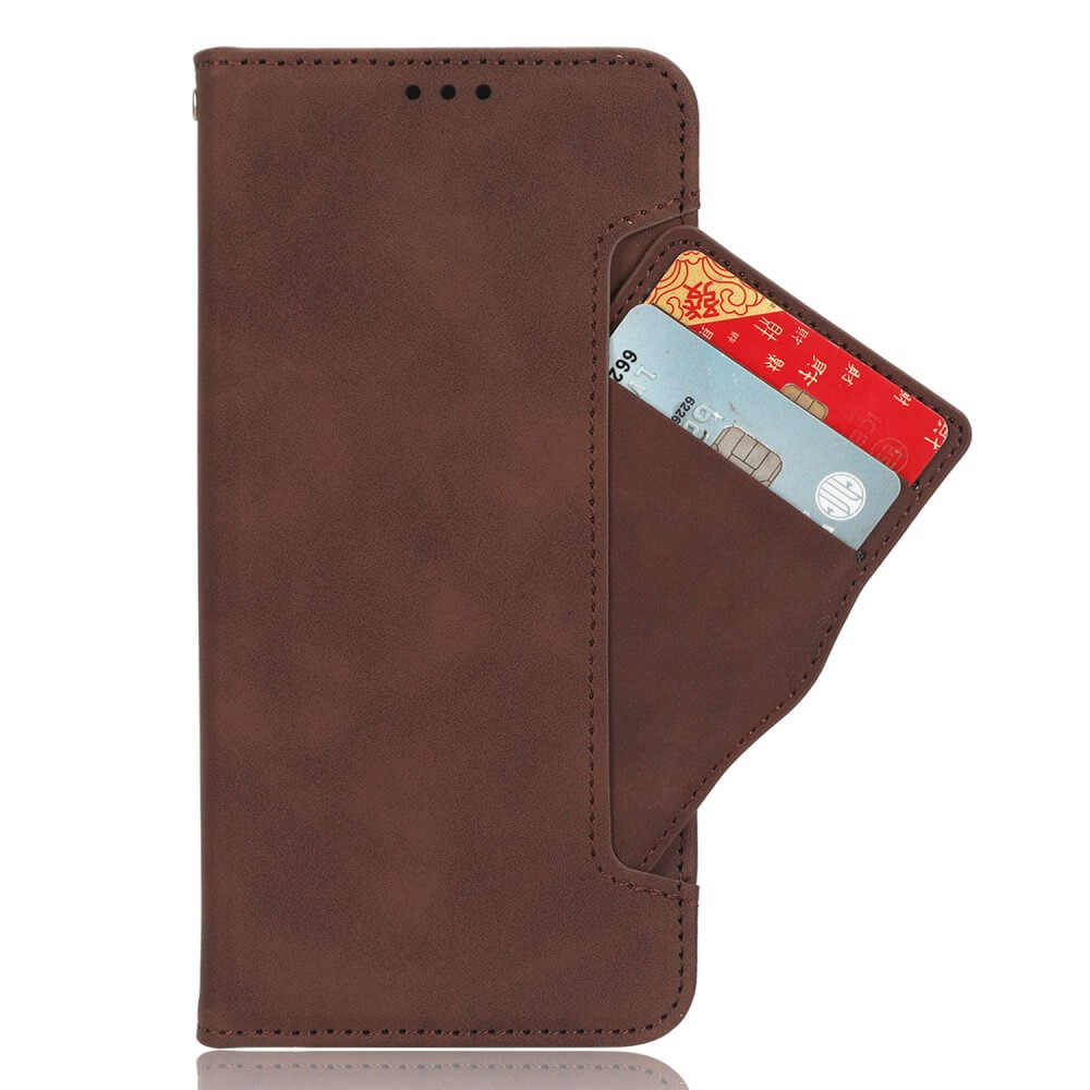 Étui portefeuille en cuir marron tenant deux cartes.
