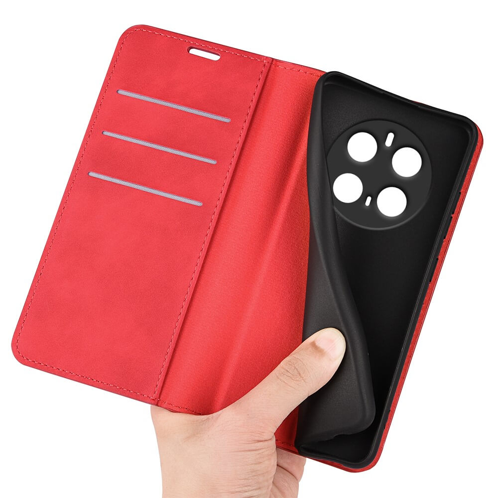 Étui de téléphone rouge avec fentes pour cartes et insert noir. Main tenant l'étui.