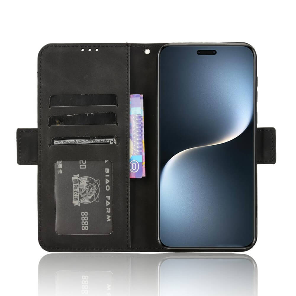 Un étui de téléphone noir à rabat avec un téléphone et des fentes.