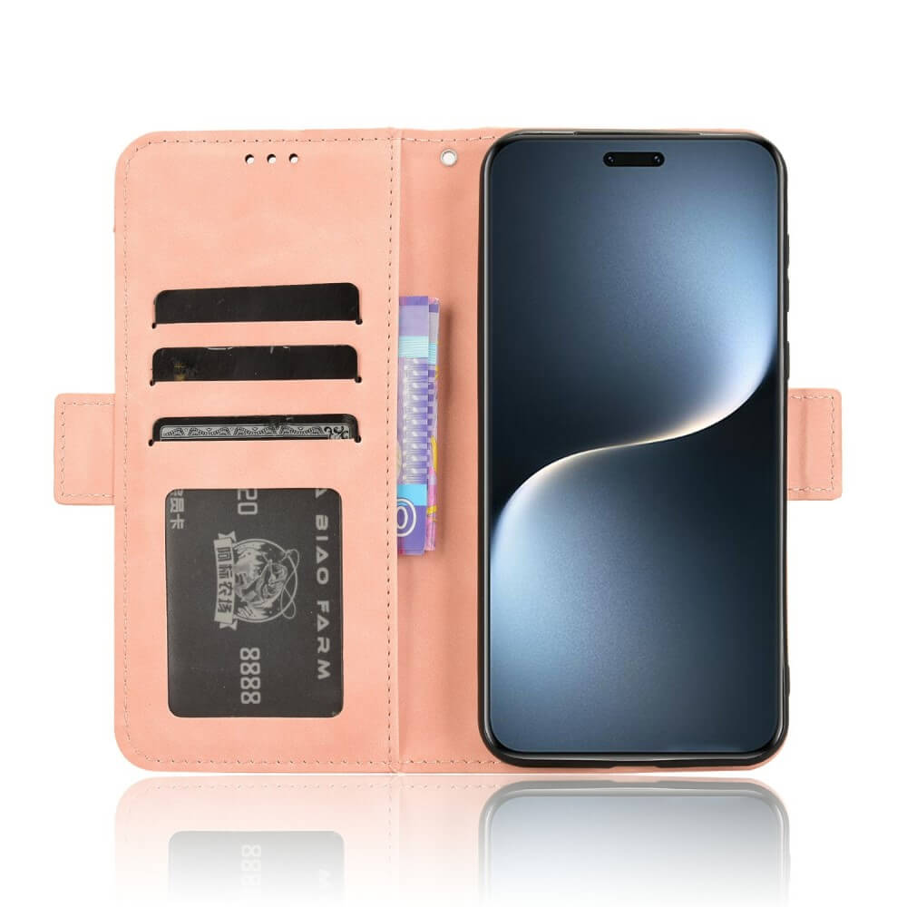 Étui rose ouvert pour téléphone, montrant téléphone et fentes pour cartes. Fond blanc.