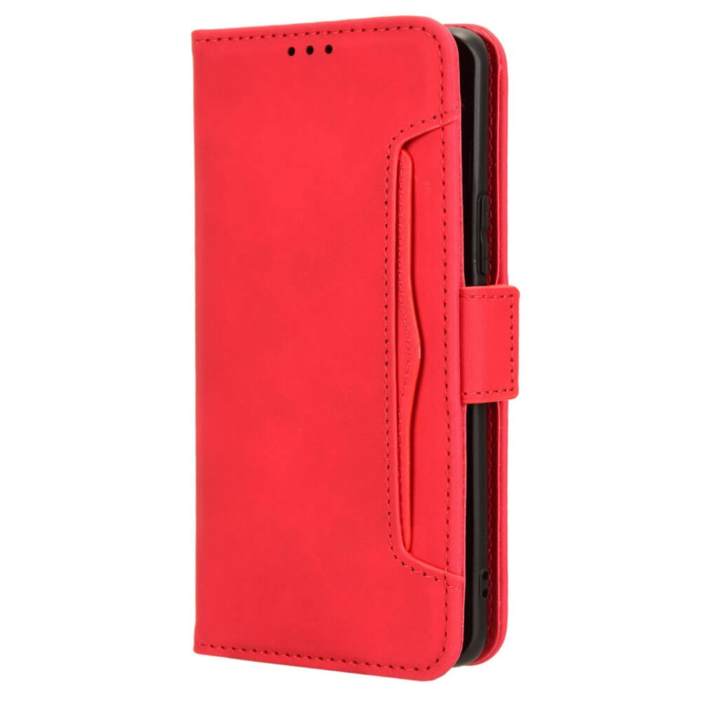 Étui de téléphone rouge ouvert à rabat avec fentes pour cartes.