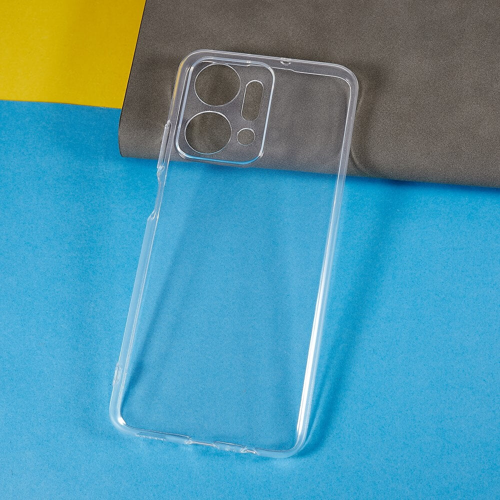 Une coque de téléphone transparente avec découpes pour objectifs photo.