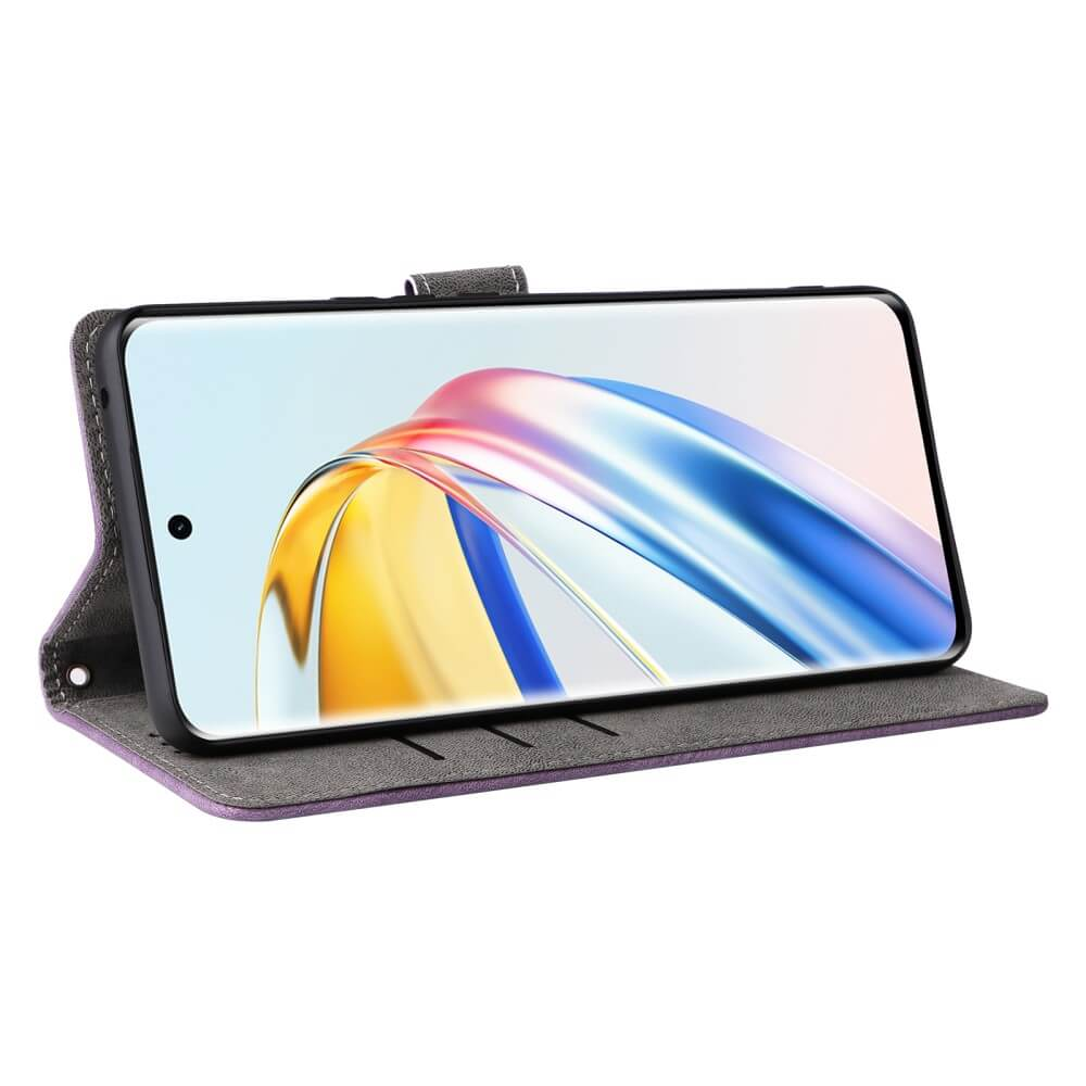 Un smartphone dans un étui à rabat gris avec un fond d'écran coloré.