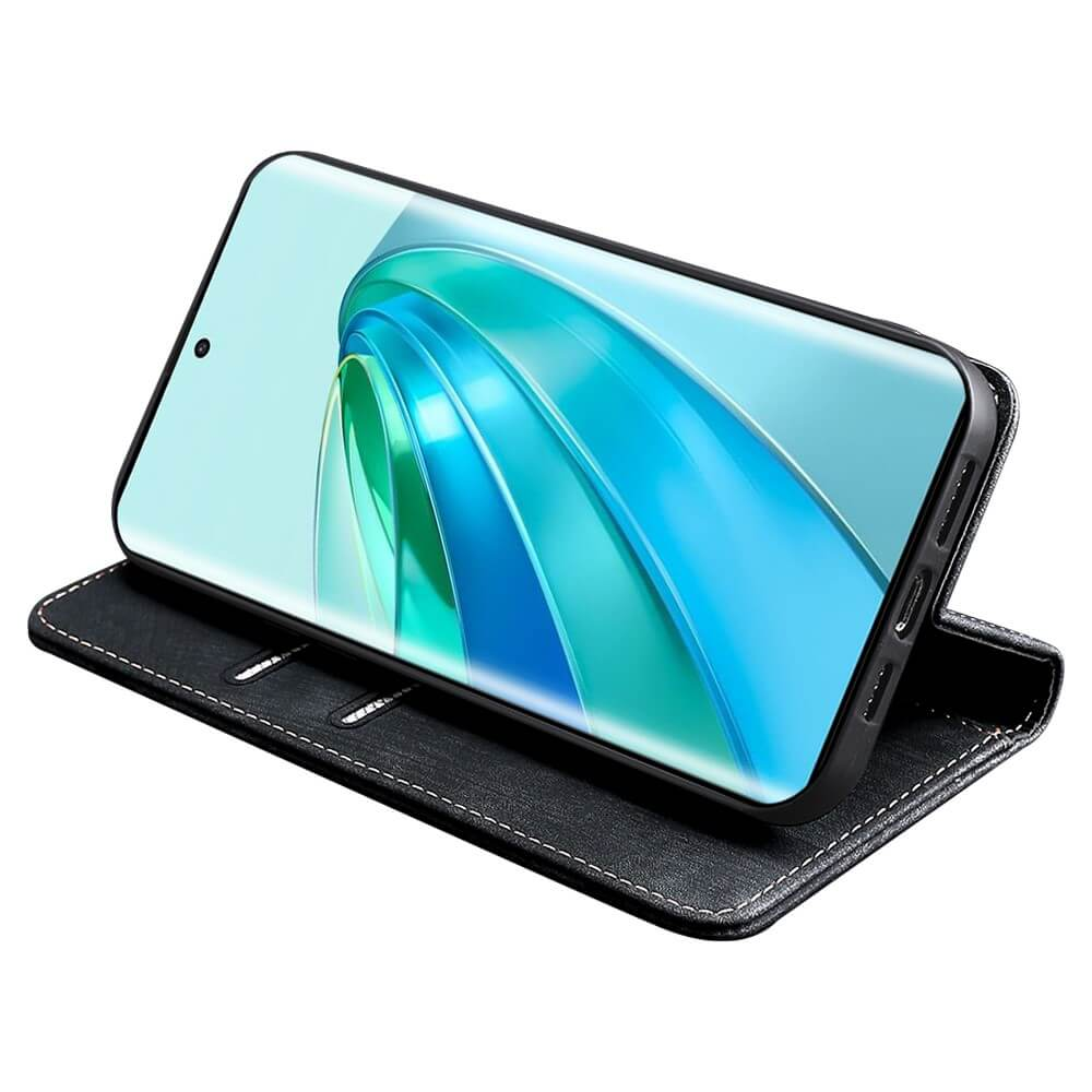Smartphone noir dans un étui ouvert avec fond abstrait bleu-vert.