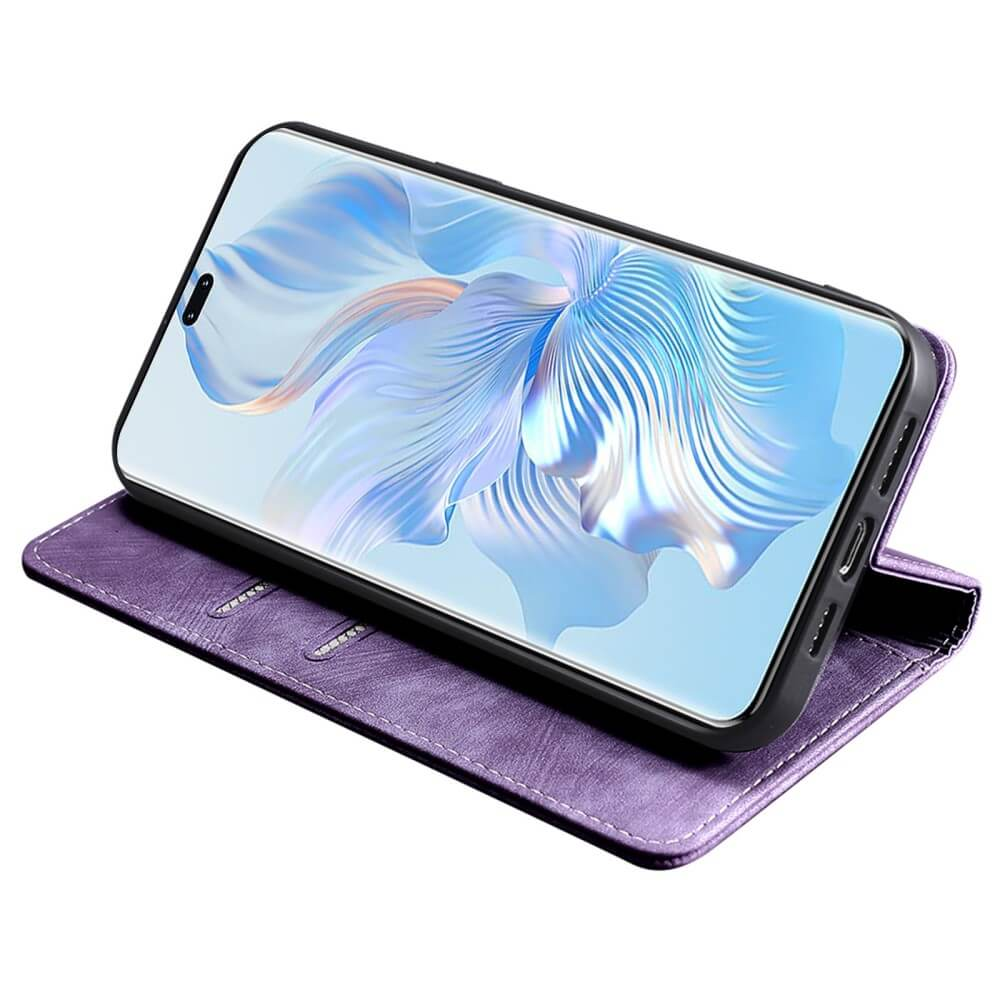 Étui de téléphone violet avec un smartphone affichant un fond floral bleu.